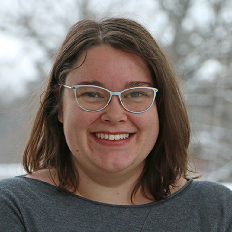 Portrait Madeline Hines